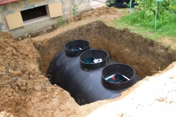 Накопительная емкость канализации в загородном доме